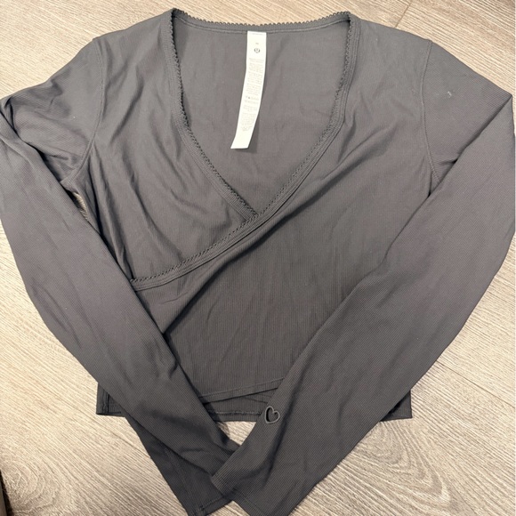 Lululemon Nulu Black Wrap Heart - Picture 3 of 6